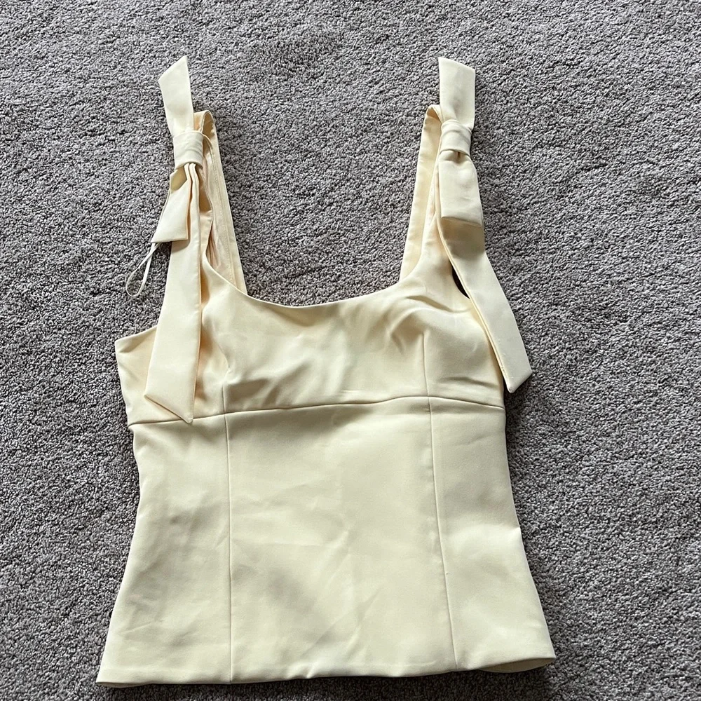 Zara Elegant Pale Yellow sleeveless top - Picture 3 of 6